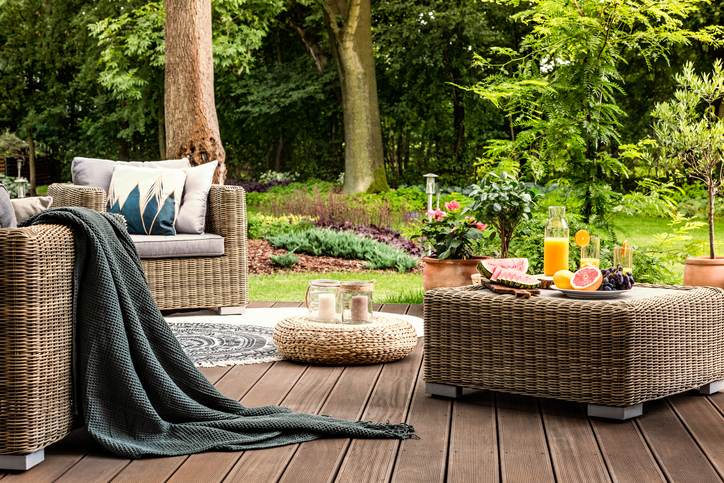 Rattan table with fruit